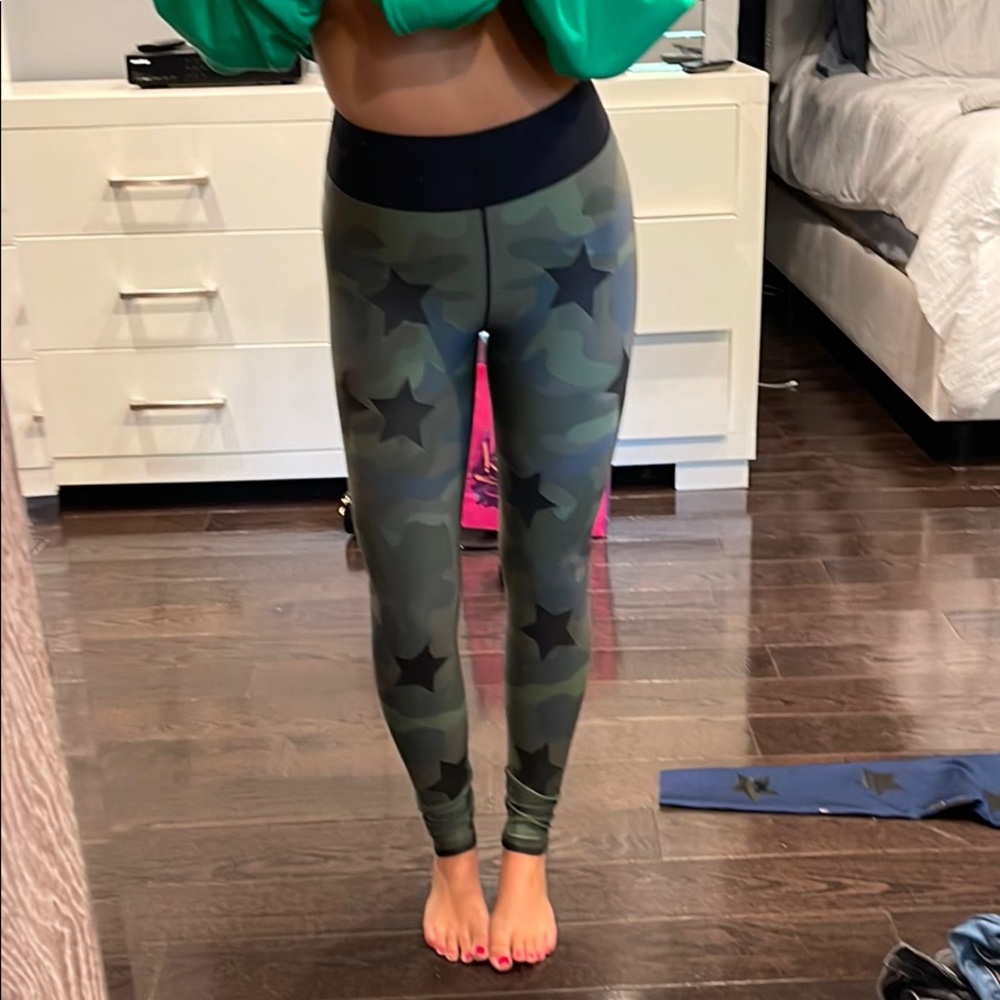Ultracor Camo leggings with black stars